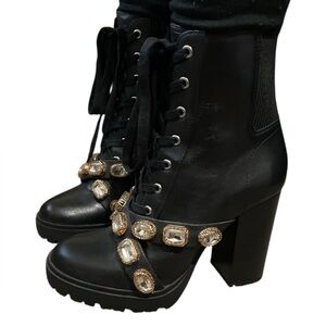 Steve Madden Latch-R booties